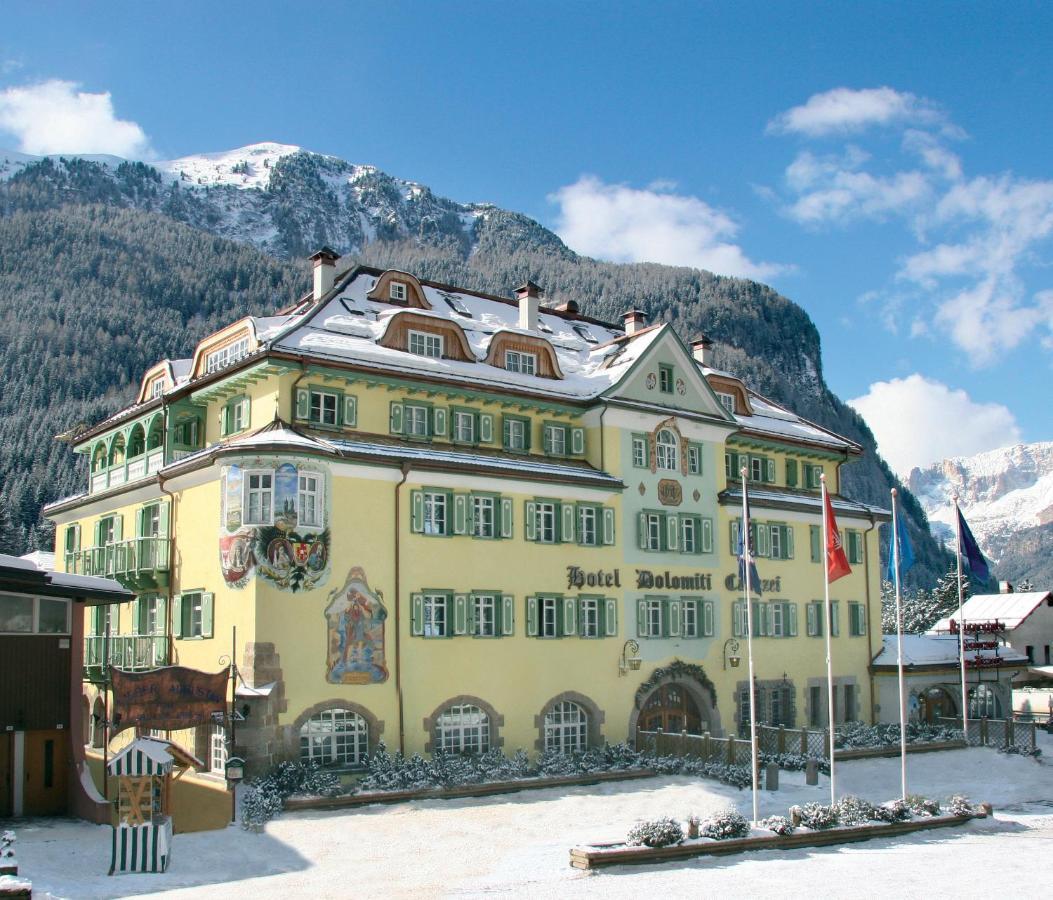 Hotel Dolomiti Schloss Canazei Esterno foto