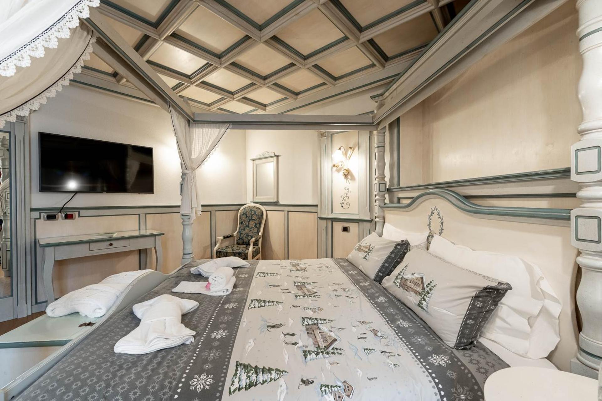Hotel Dolomiti Schloss Canazei Esterno foto