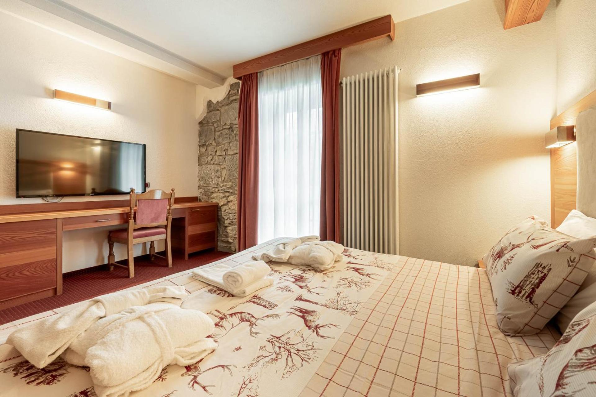Hotel Dolomiti Schloss Canazei Esterno foto