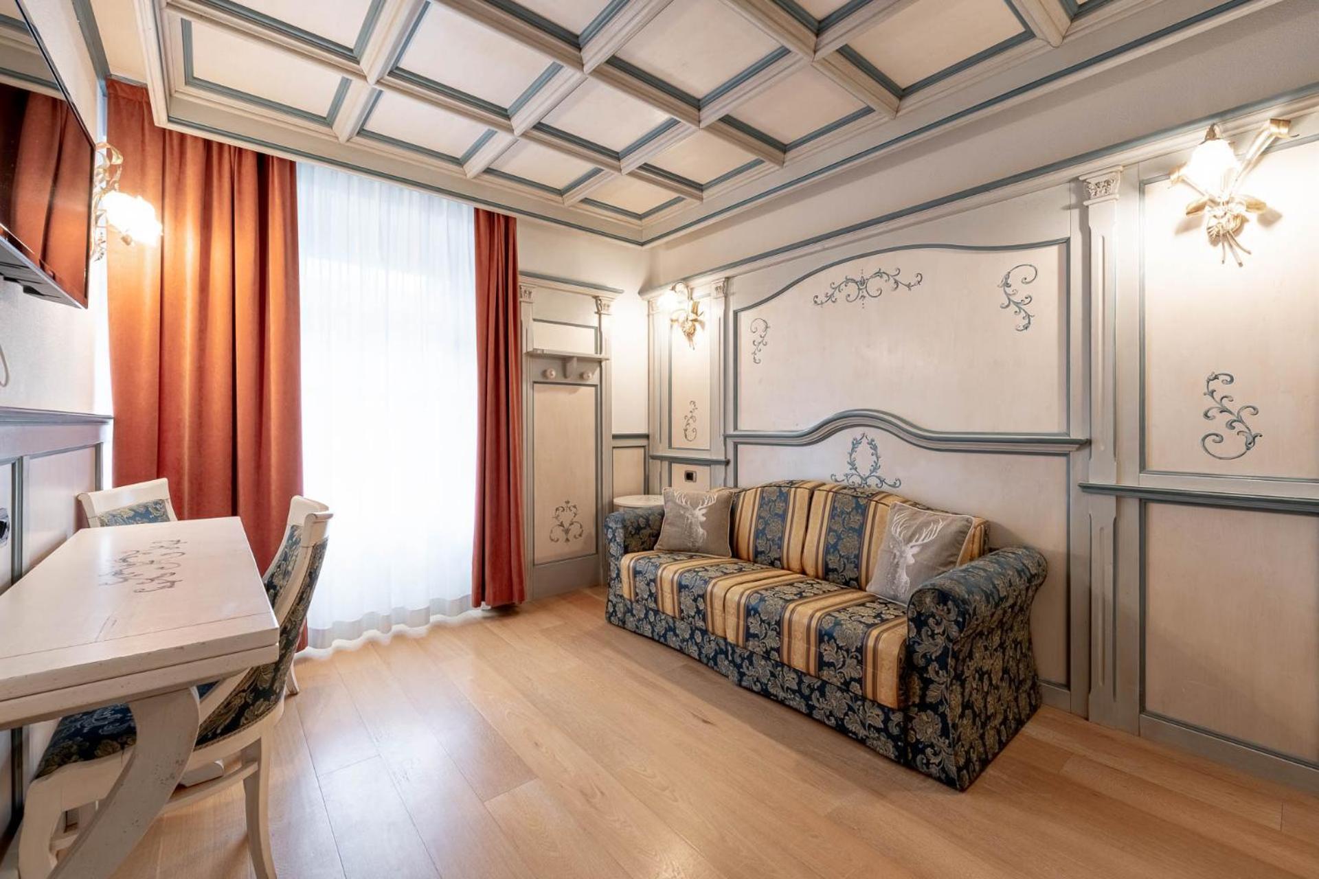 Hotel Dolomiti Schloss Canazei Esterno foto