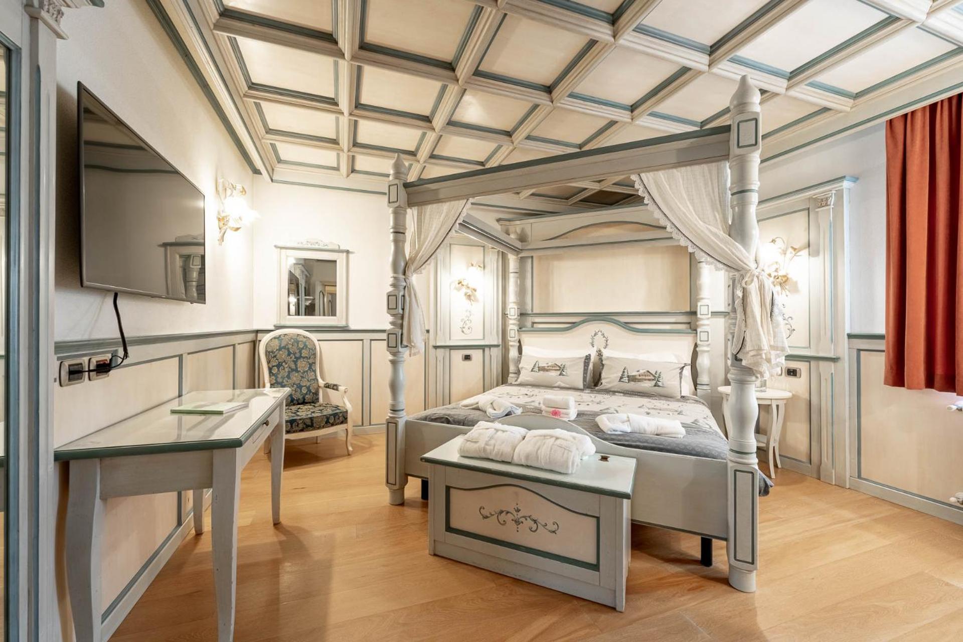 Hotel Dolomiti Schloss Canazei Esterno foto