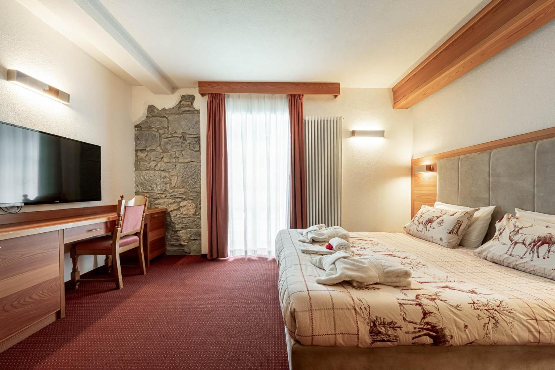 Hotel Dolomiti Schloss Canazei Esterno foto