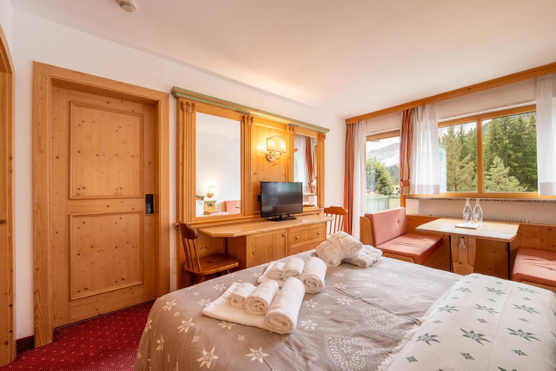 Hotel Dolomiti Schloss Canazei Esterno foto