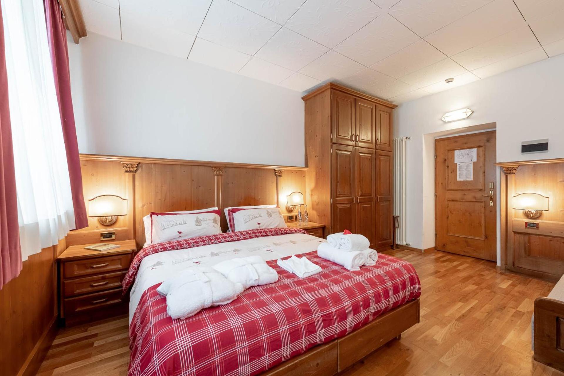 Hotel Dolomiti Schloss Canazei Esterno foto