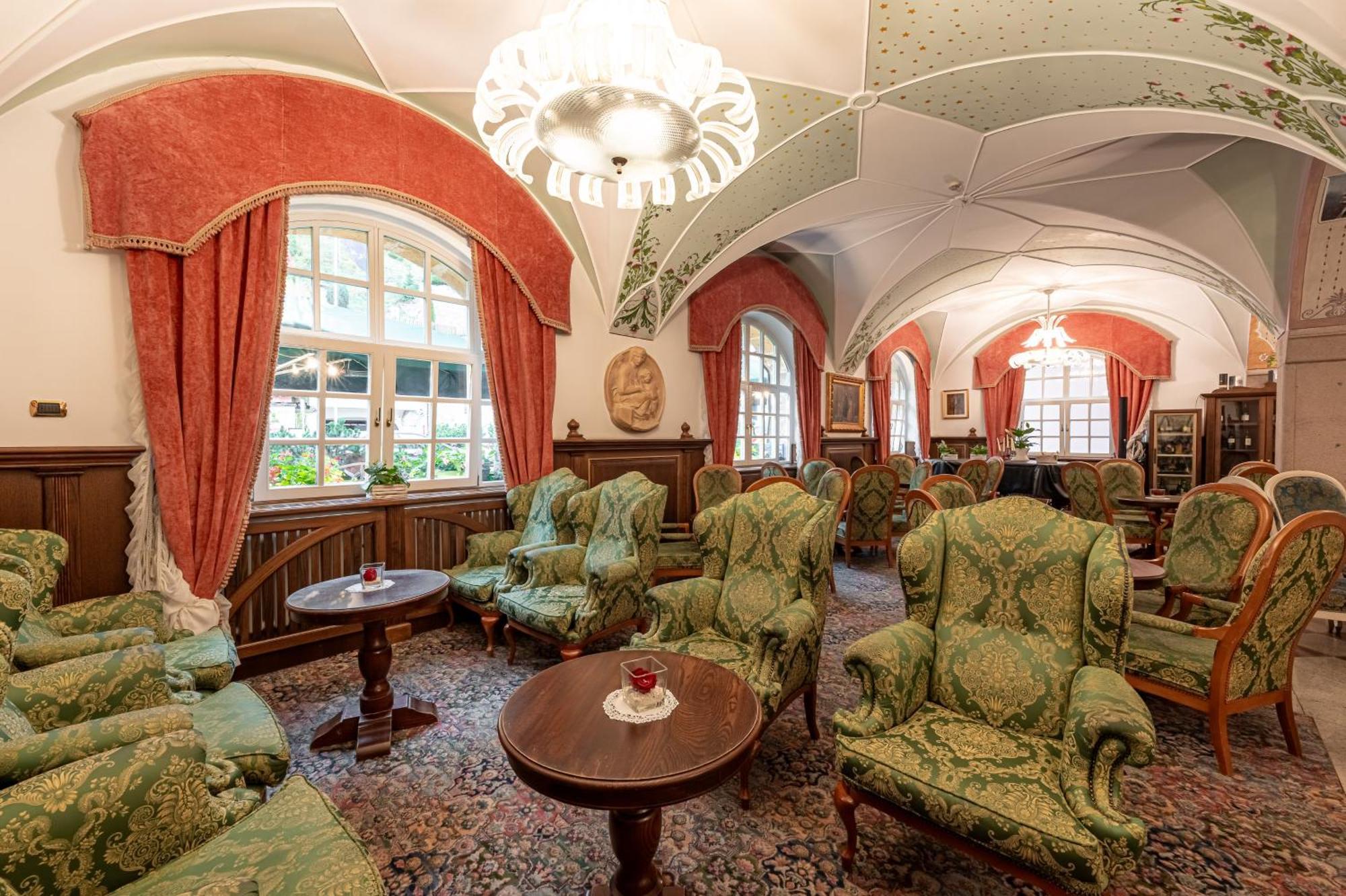 Hotel Dolomiti Schloss Canazei Esterno foto