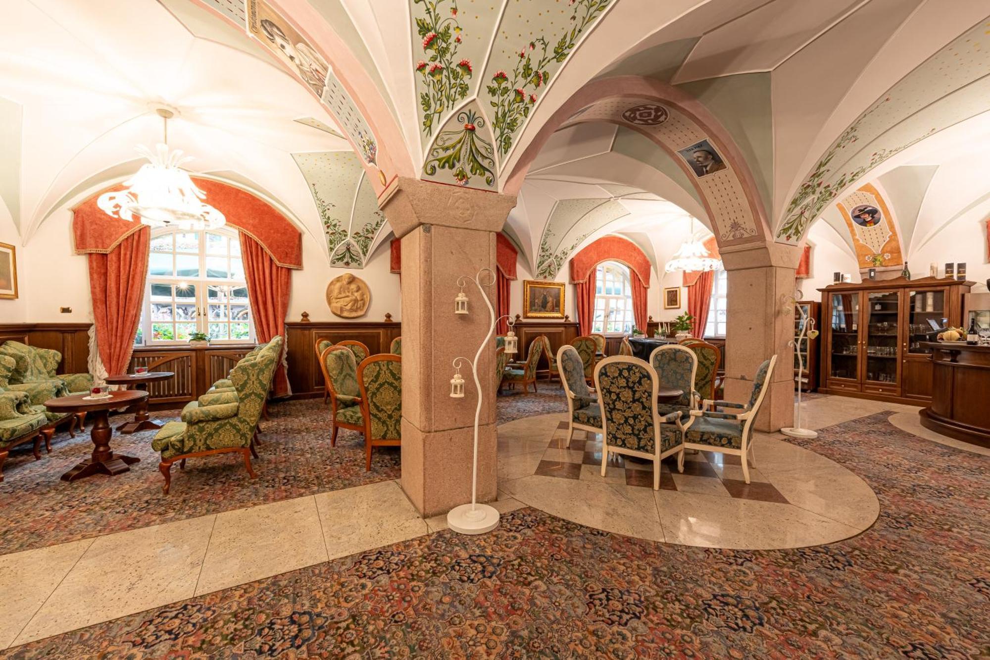 Hotel Dolomiti Schloss Canazei Esterno foto