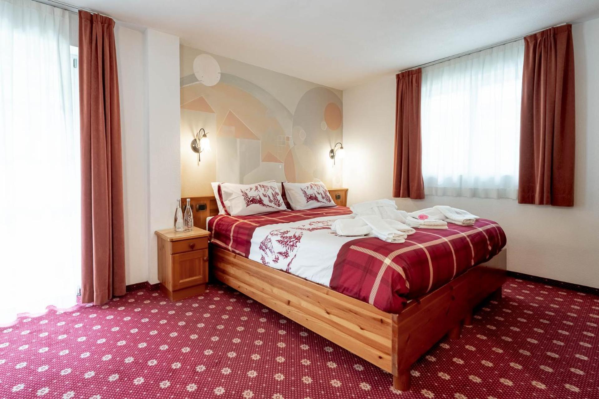 Hotel Dolomiti Schloss Canazei Esterno foto