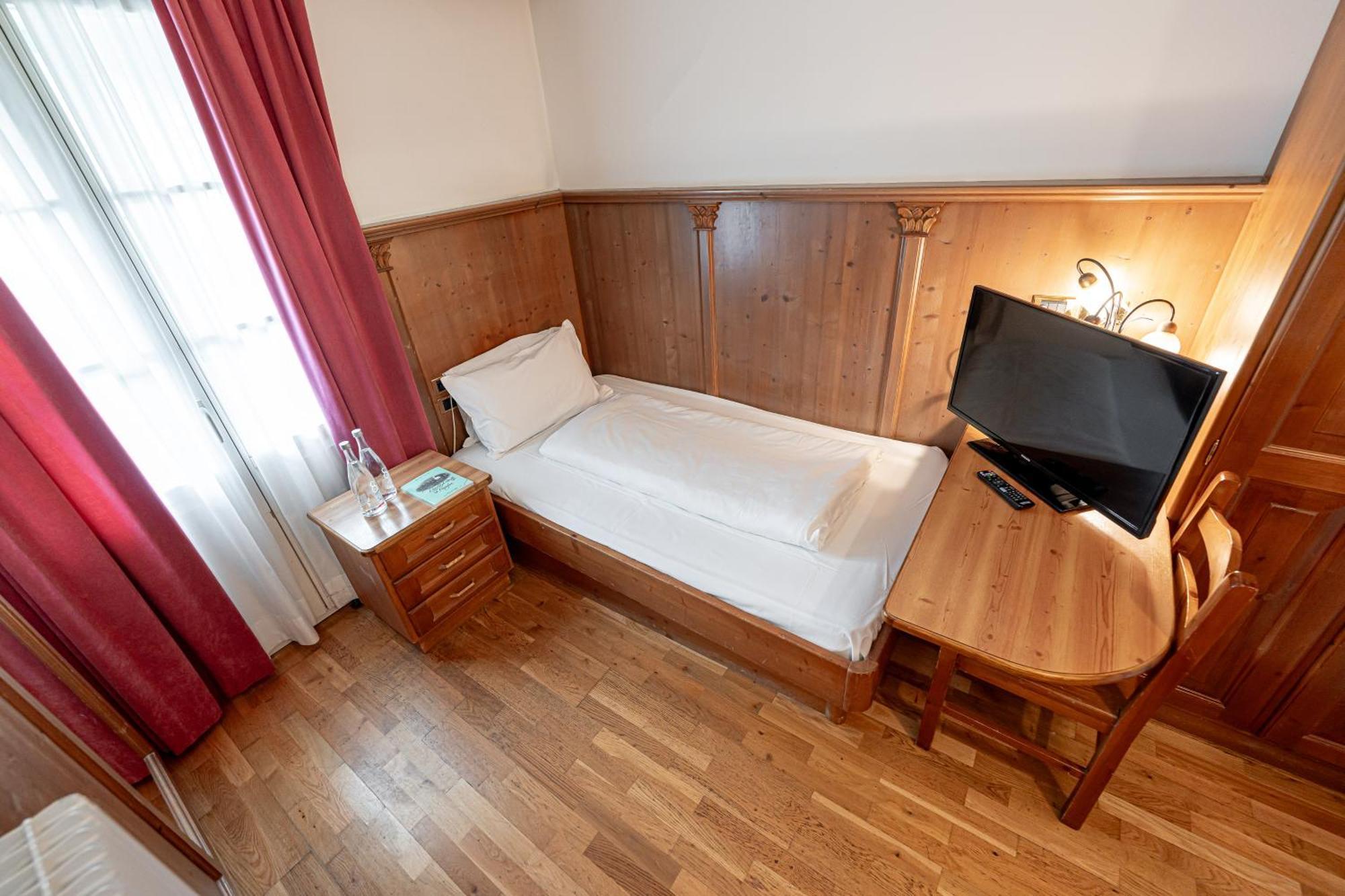 Hotel Dolomiti Schloss Canazei Esterno foto