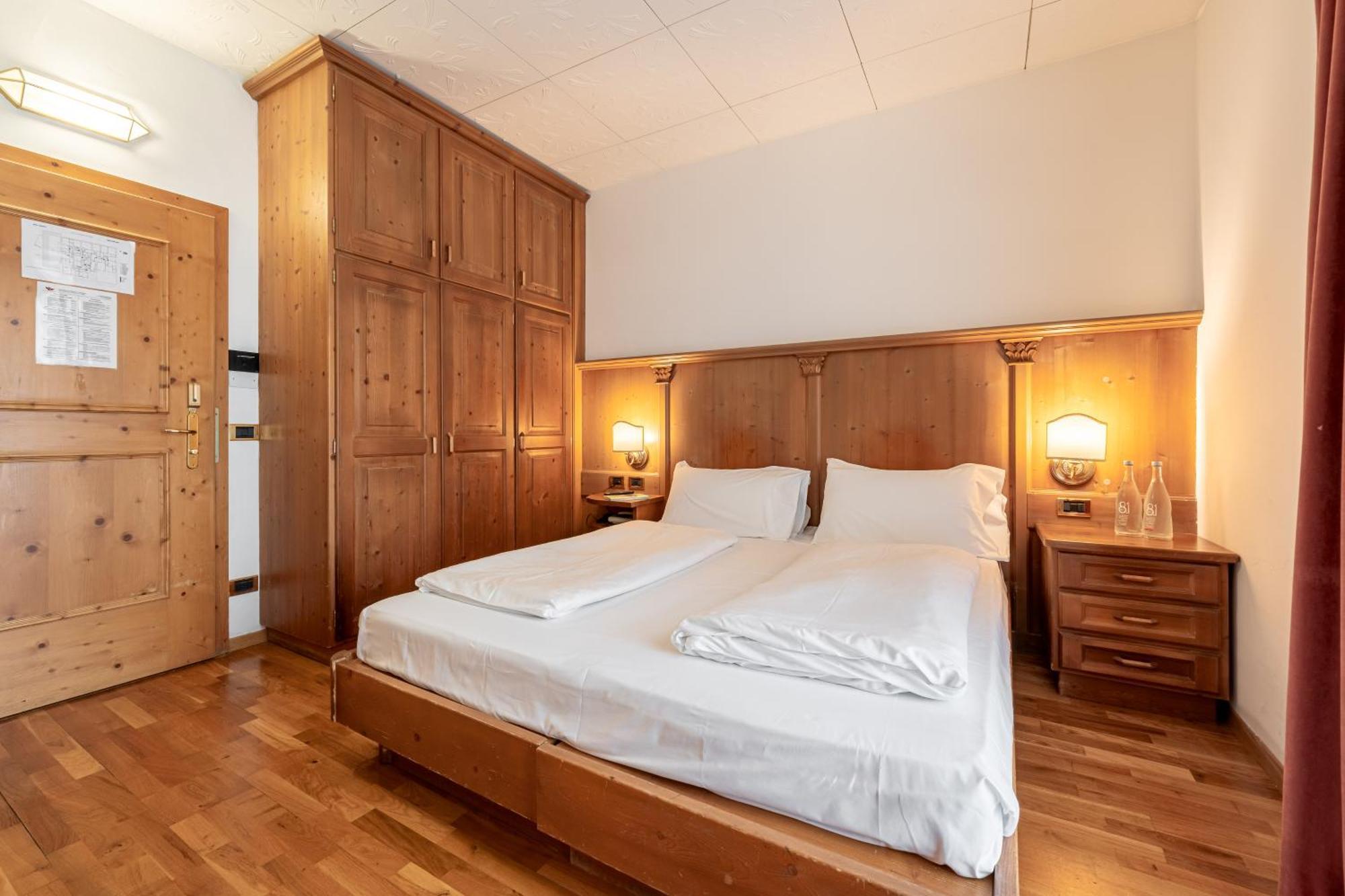 Hotel Dolomiti Schloss Canazei Esterno foto