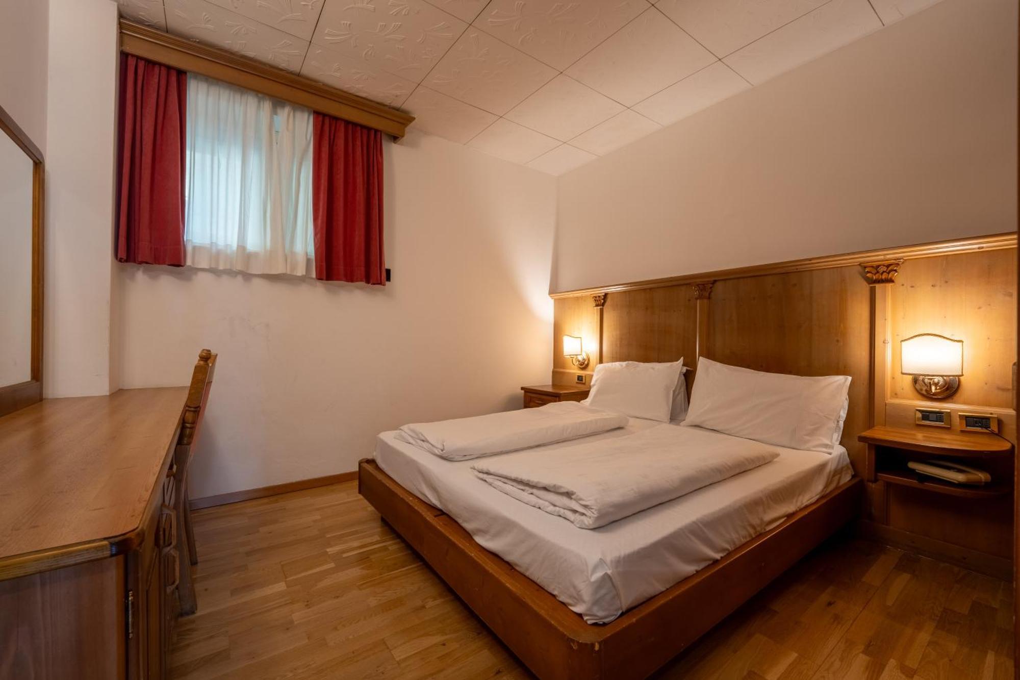 Hotel Dolomiti Schloss Canazei Esterno foto
