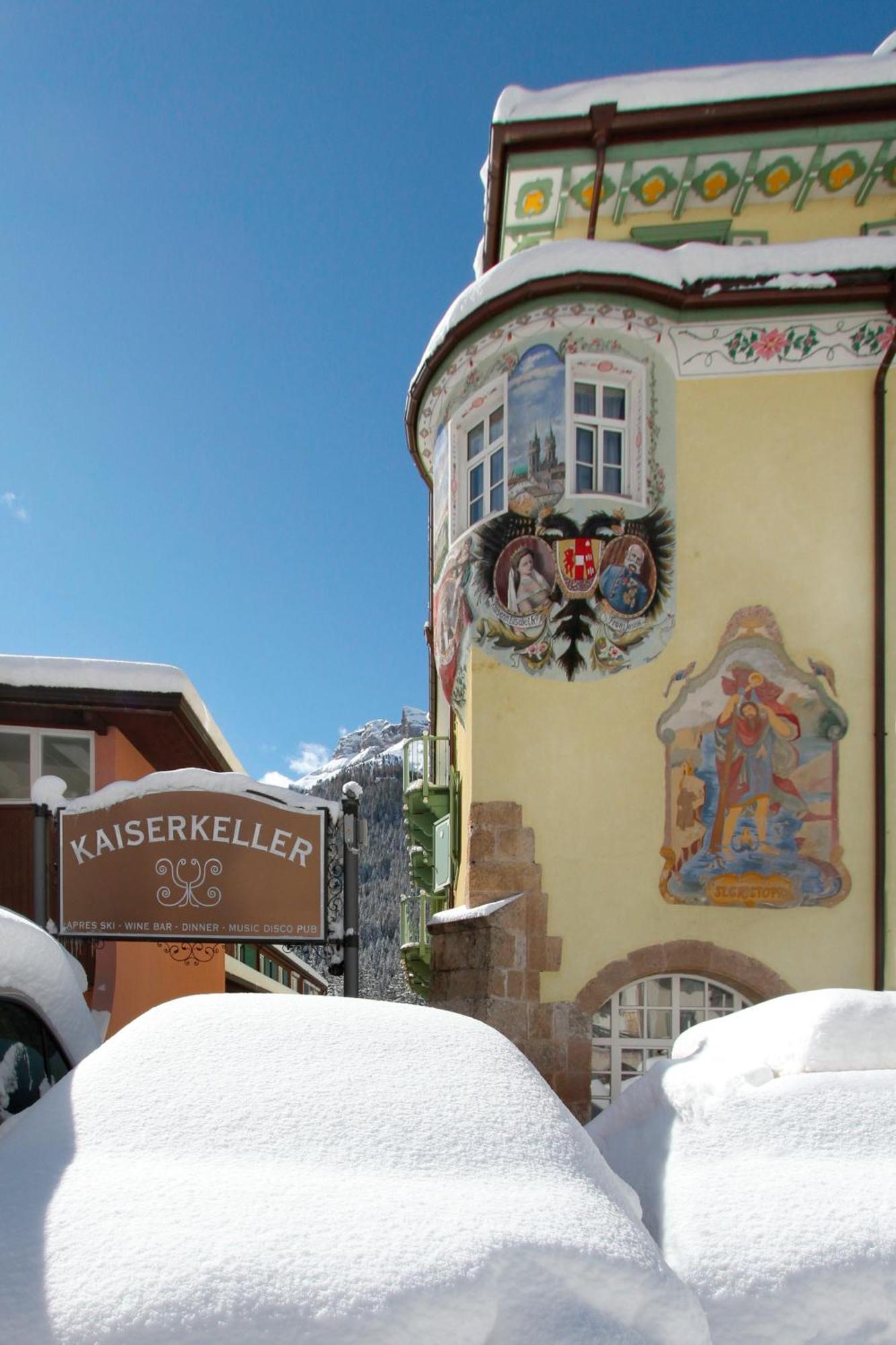 Hotel Dolomiti Schloss Canazei Esterno foto
