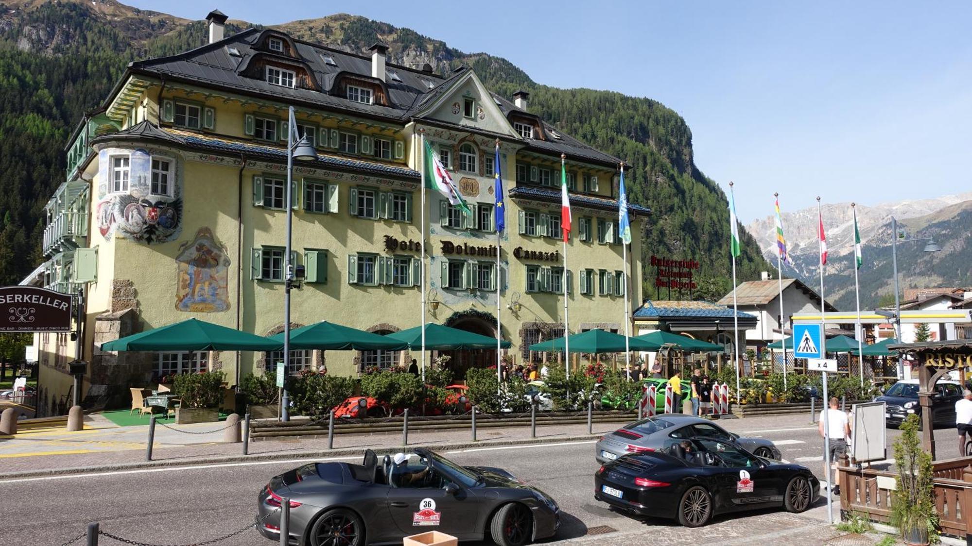 Hotel Dolomiti Schloss Canazei Esterno foto