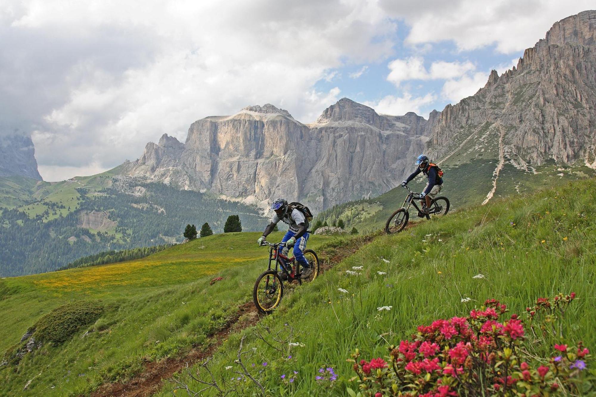 Hotel Dolomiti Schloss Canazei Esterno foto