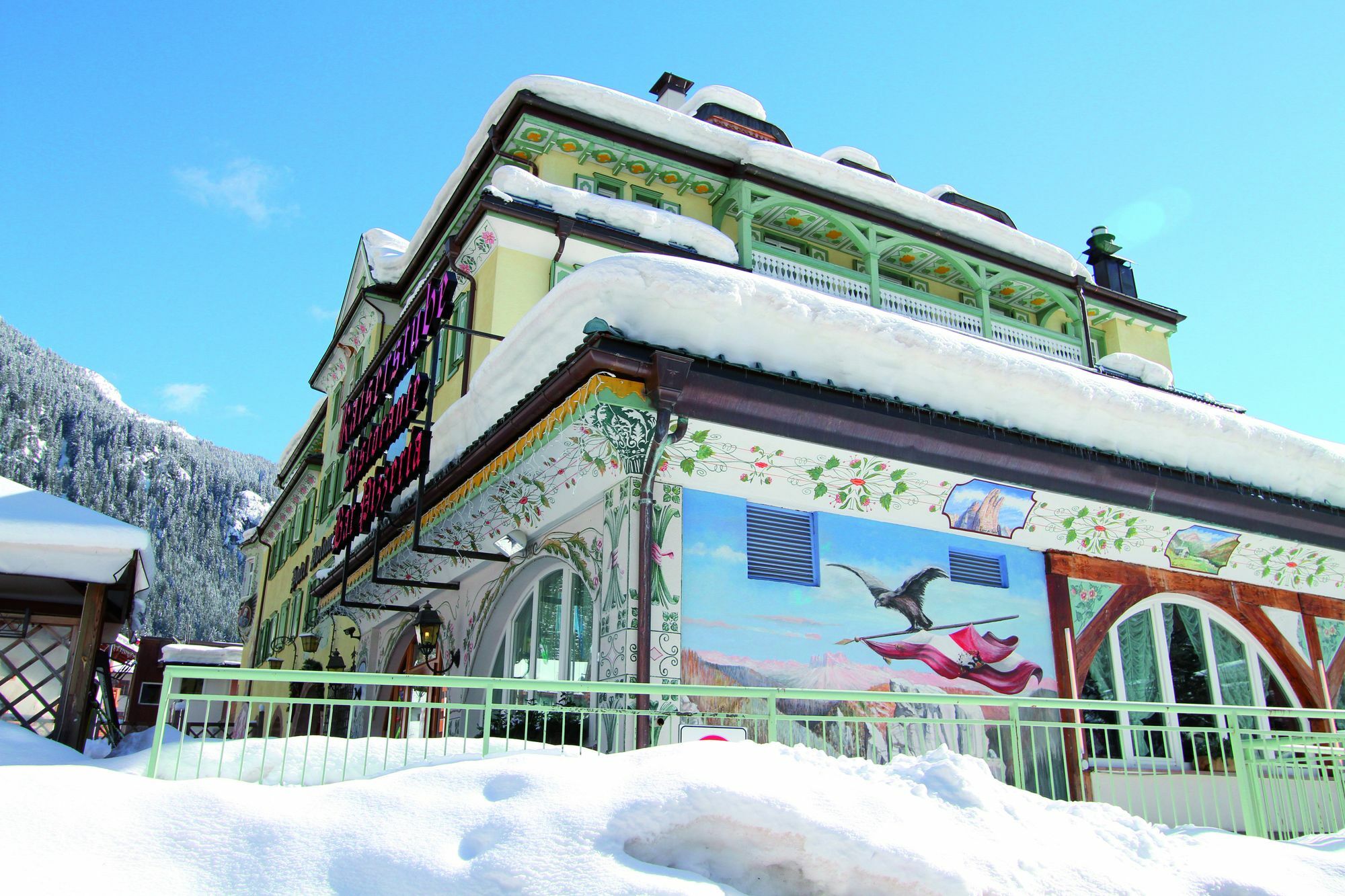 Hotel Dolomiti Schloss Canazei Esterno foto